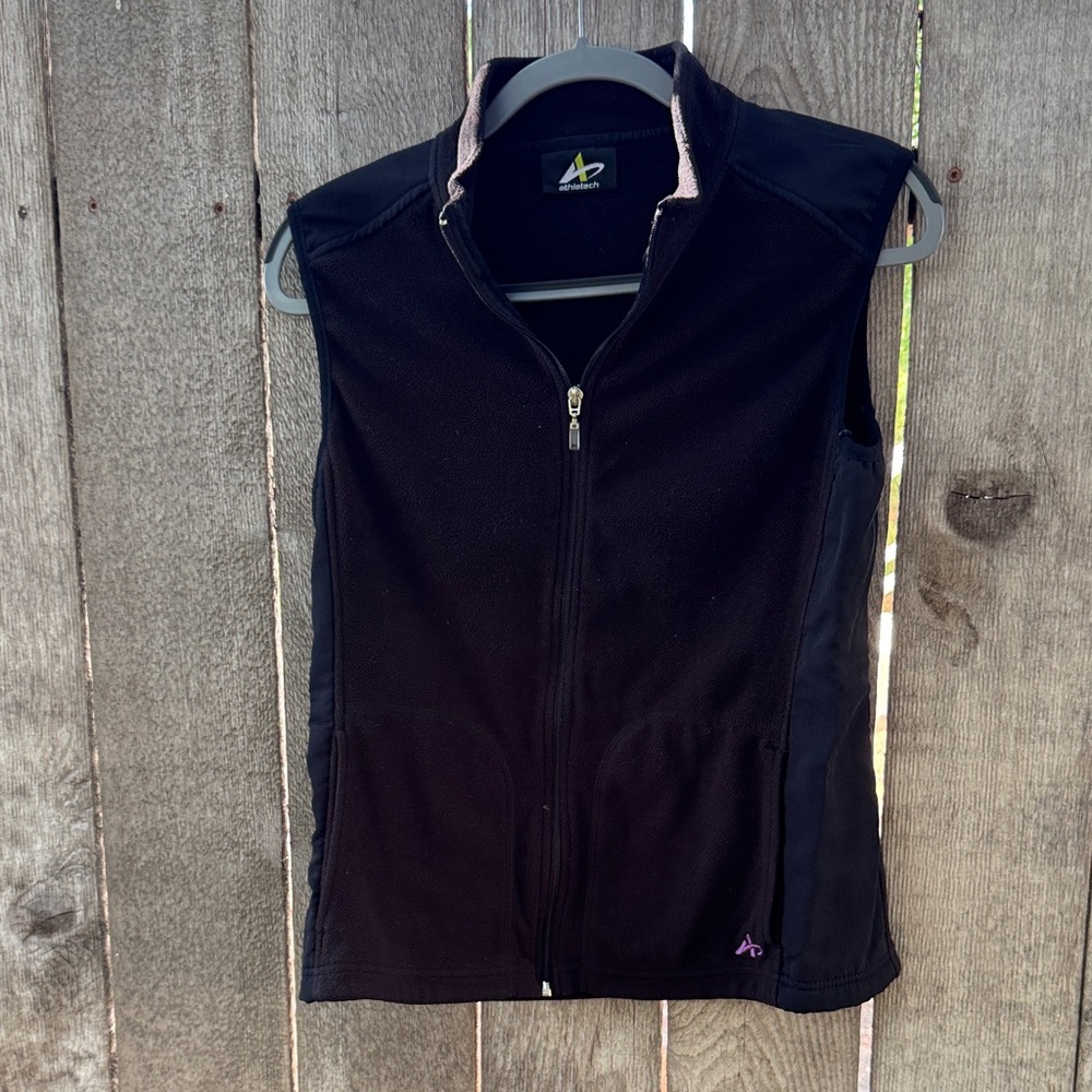 Athletech Women's Black Sleeveless Vest